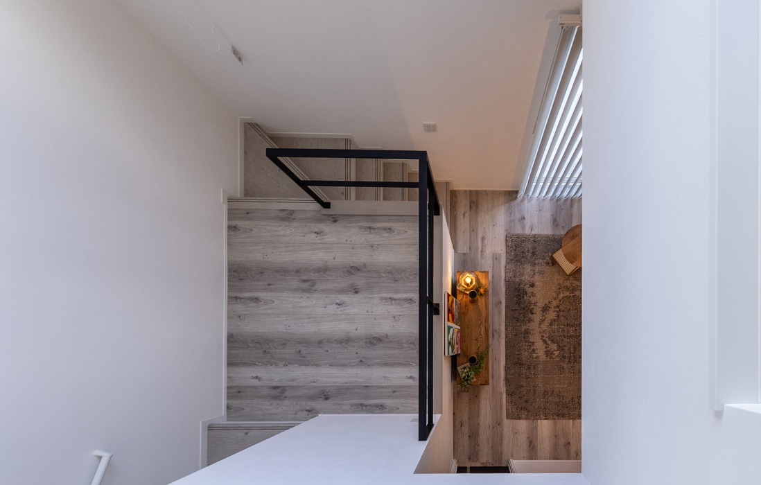 窓の外を望む眺望だけじゃない、２階からの見下ろしのビューも◎