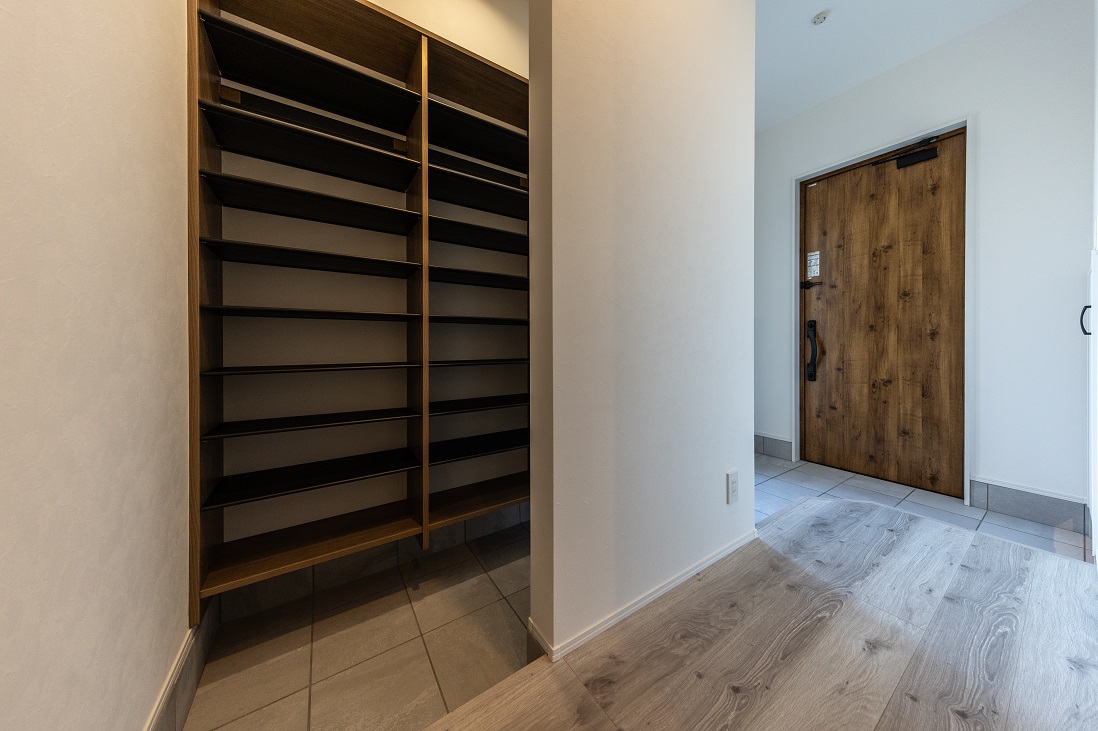 家族だけのウォークスルーを可能にしたシューズインクローゼット