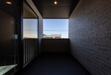 視線が合わない３階からの眺望もインナーバルコニーの採用で叶えた