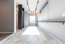 １階は、趣味を活かしたホビースペースでショップのような空間！