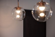 明るすぎない空間をオシャレに演出するのも計算された照明コーデ