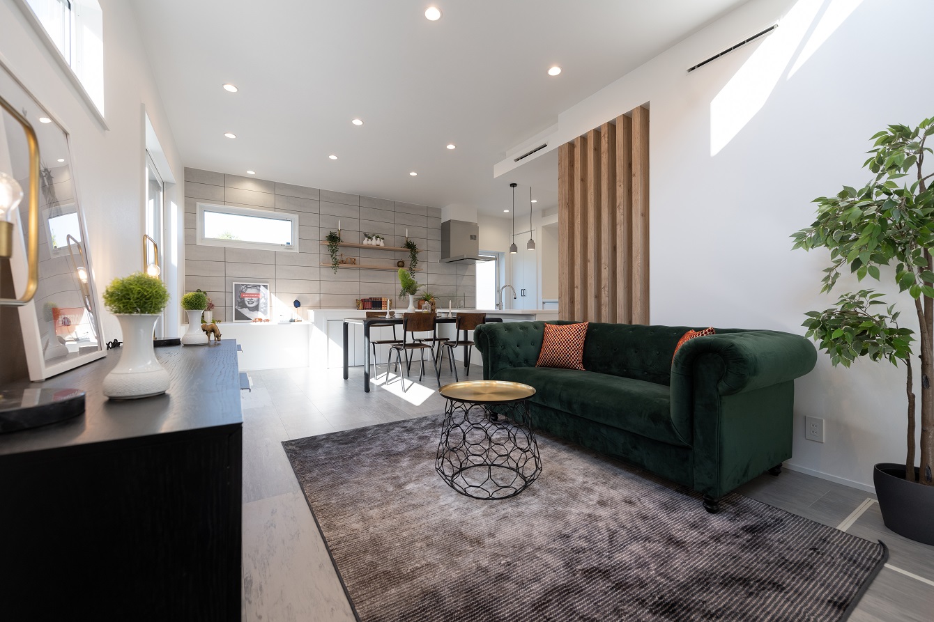 【モダンにコーディネートされた都会的な大人の住空間】