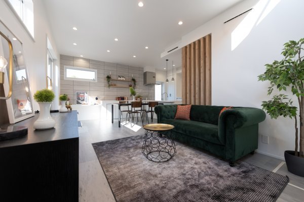 【モダンにコーディネートされた都会的な大人の住空間】