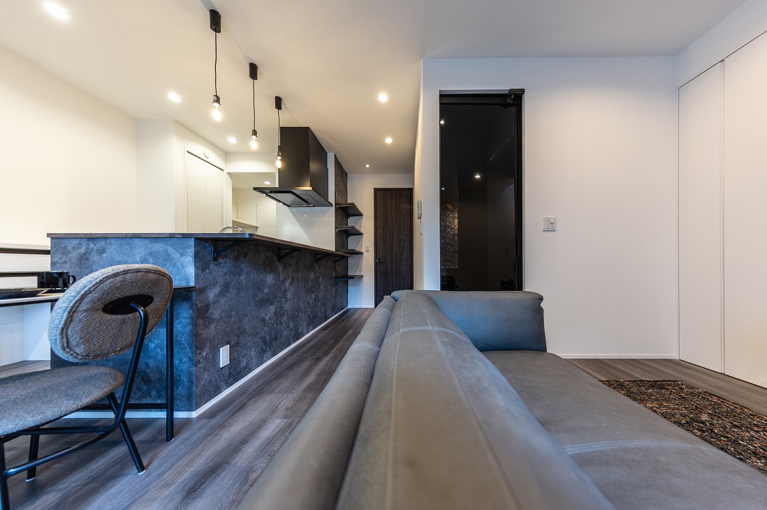 開放感や空間の繋がりを保ちオシャレを演出するガラスのリビングドア