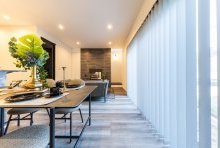 立地条件を活かし抜群の採光性を叶えたスタイリッシュなLDK