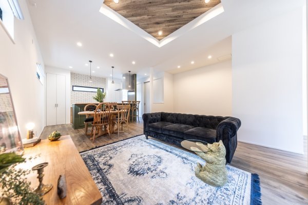 【海を感じる配色と伸びやかなプランのお家】