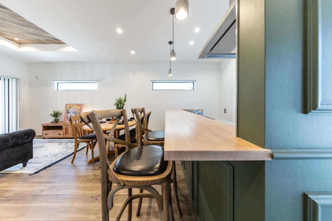 アイリッシュパブのようなオシャレなカウンターキッチン