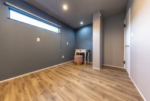 クローゼットと居室のソトにつくることで得られた寝室のフリースペース