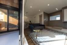 タタミスペースとともに２階リビングに併設したインナーバルコニー