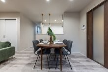 玄関からの近さや、キッチンを中心に考えたの家族が集うダイニング