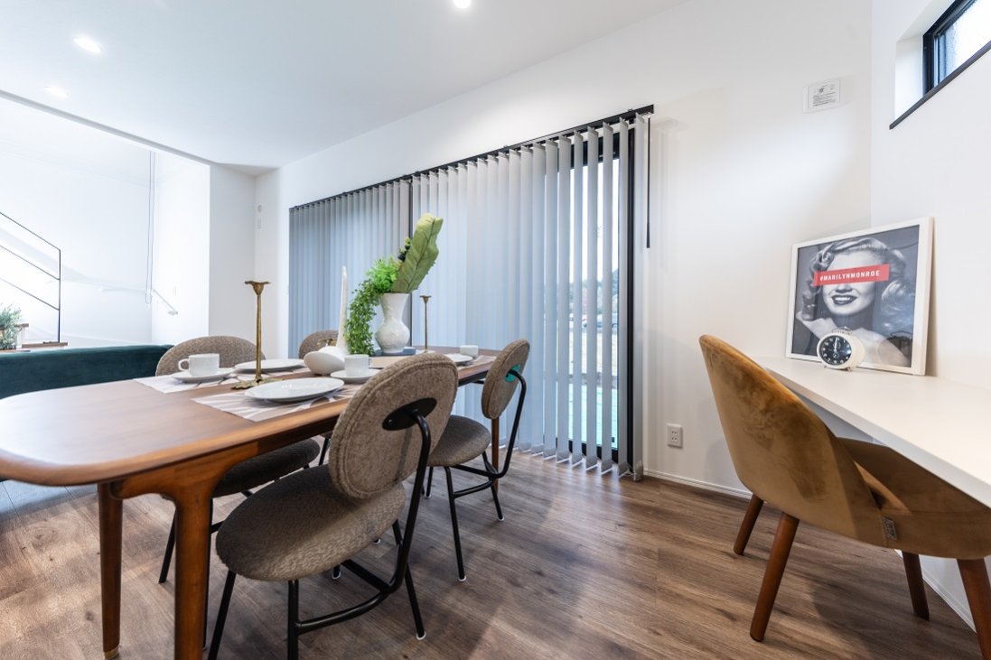 ダイニングの背面空間は、ママの家事や子供の学習に便利なデスク！