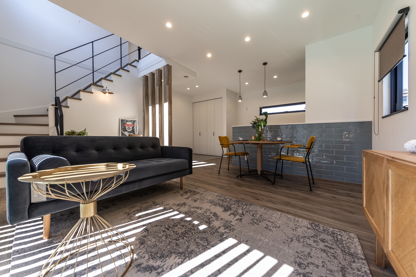 【ブラックの装いを纏ったクラス感漂う家】