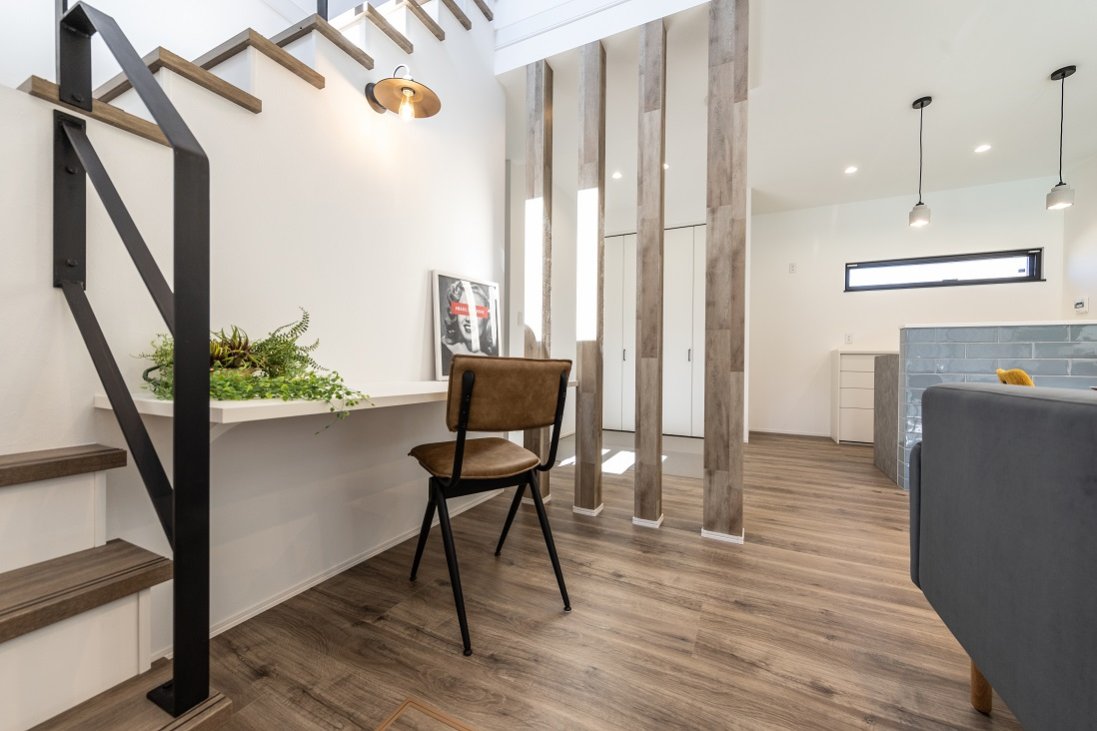  リビング学習としても利用でき、家族が多目的使えるデスクコーナー