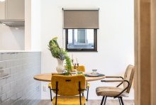 円形のダイニングテーブルは空間を柔らかい雰囲気にしてくれる