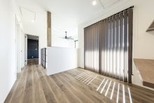 バルコニーとも繋がるフリースペースは誰もが使えるプラスαの空間