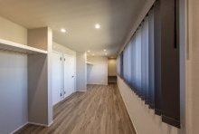 将来的に壁で間仕切りもできるはウォールレスなキッズルーム