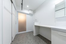 広めのスペースをとった洗面脱衣室は、安心の室内干しもOK！