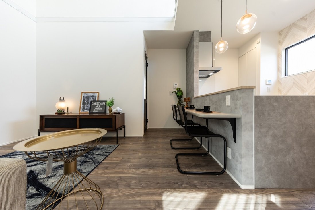 カウンターを設けるとスタイリッシュなカフェのような空間