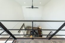 勾配天井で８帖の広さがある吹抜けは、ダイナミックで開放的！