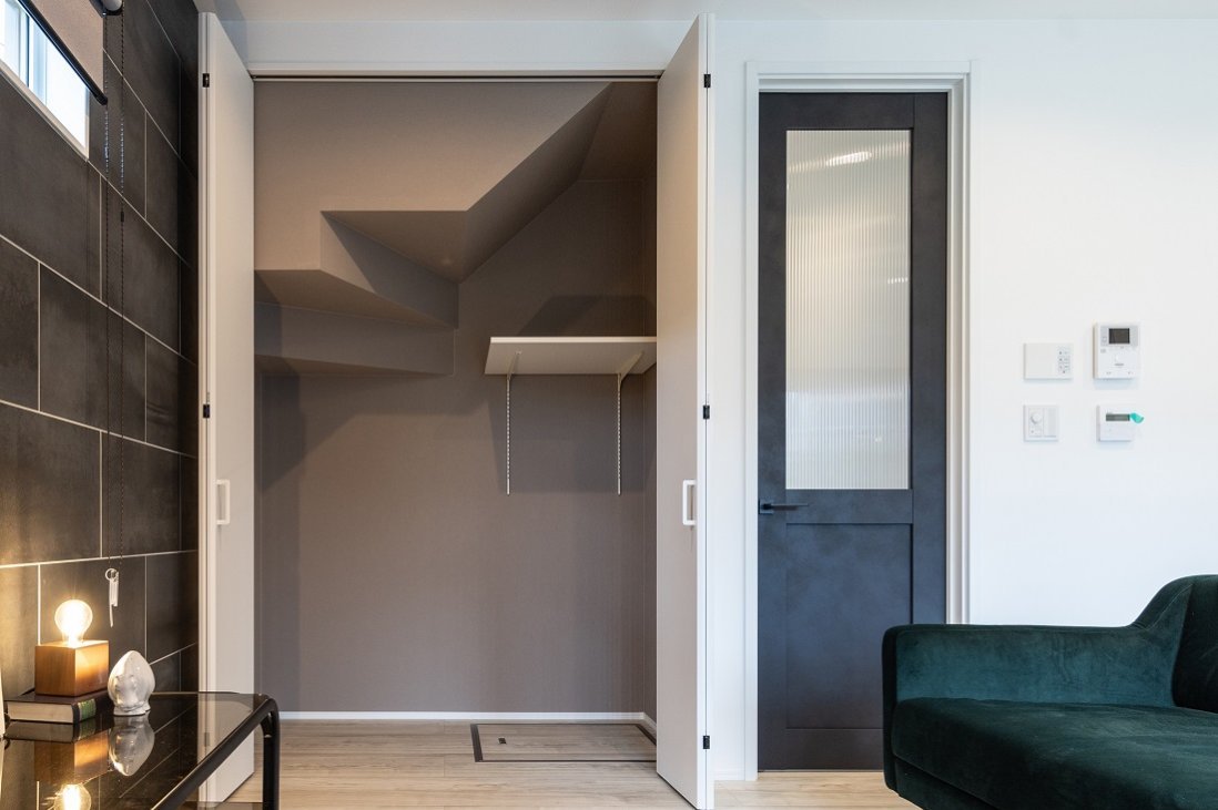 開けても様になるカラーコーデがバッチリなリビング収納