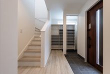 エントランスには収納力の高いシューズインクローゼット！