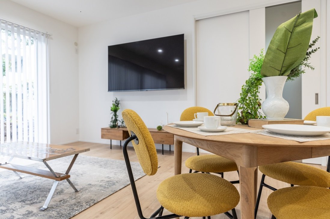 ナチュラルでやさしい雰囲気をもたらしてくれる円形ダイニング