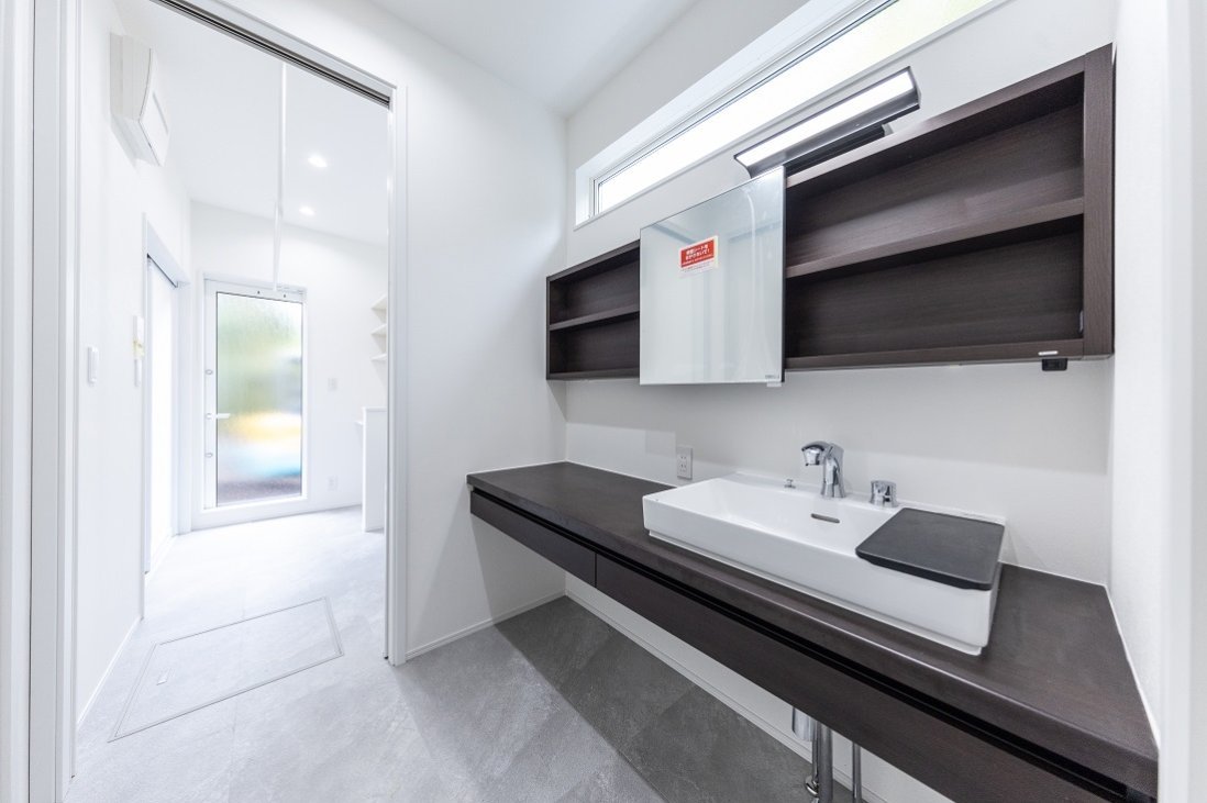 フロートタイプでボトムをスッキリさせた洗面でも収納力は◎