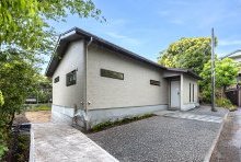 寛ぎと安らぎを感じさせるアッシュグレーとダークブラウンの高品位コントラストが◎