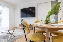 ナチュラルでやさしい雰囲気をもたらしてくれる円形ダイニング