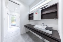 フロートタイプでボトムをスッキリさせた洗面でも収納力は◎