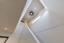 吹抜けを見上げる度に旋回してるシーリングファンは癒しアイテム