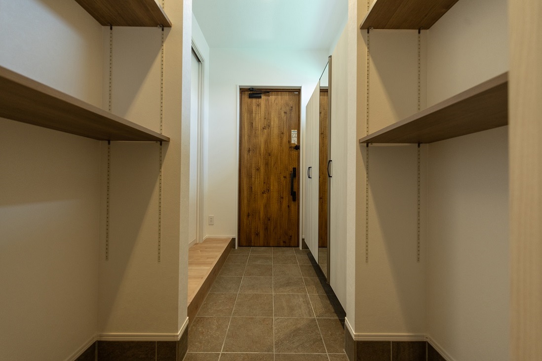 エントランスに設けたウォークスルーCLは外出時も帰宅時もスゴク便利