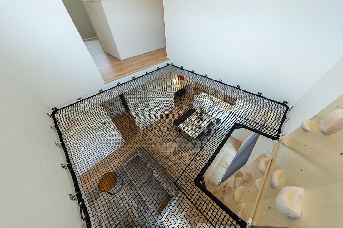 「吹抜け×アスレチックネット」の暮らしを楽しむインフィニティ空間