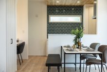 北欧スタイルのインテリアには無機質なダイニングセットも◎