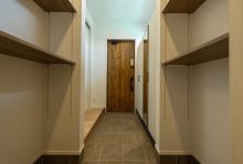 エントランスに設けたウォークスルーCLは外出時も帰宅時もスゴク便利