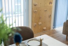 クライミングウォールは未使用時には空間のデザインウォールにもなる