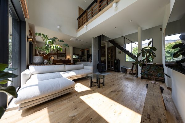 【北欧ヴィンテージスタイルを革新的にモダナイズした家】