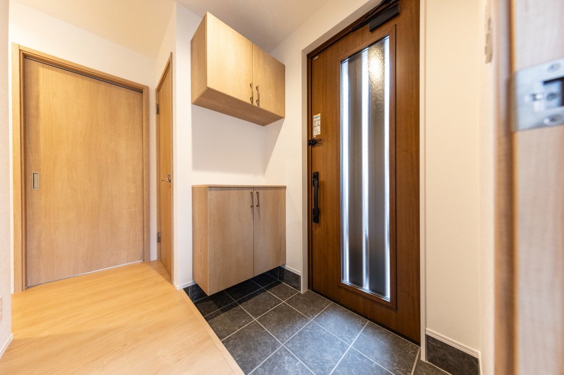 LDKと同様に柔しい色合いでコーディネートされたエントランスホール