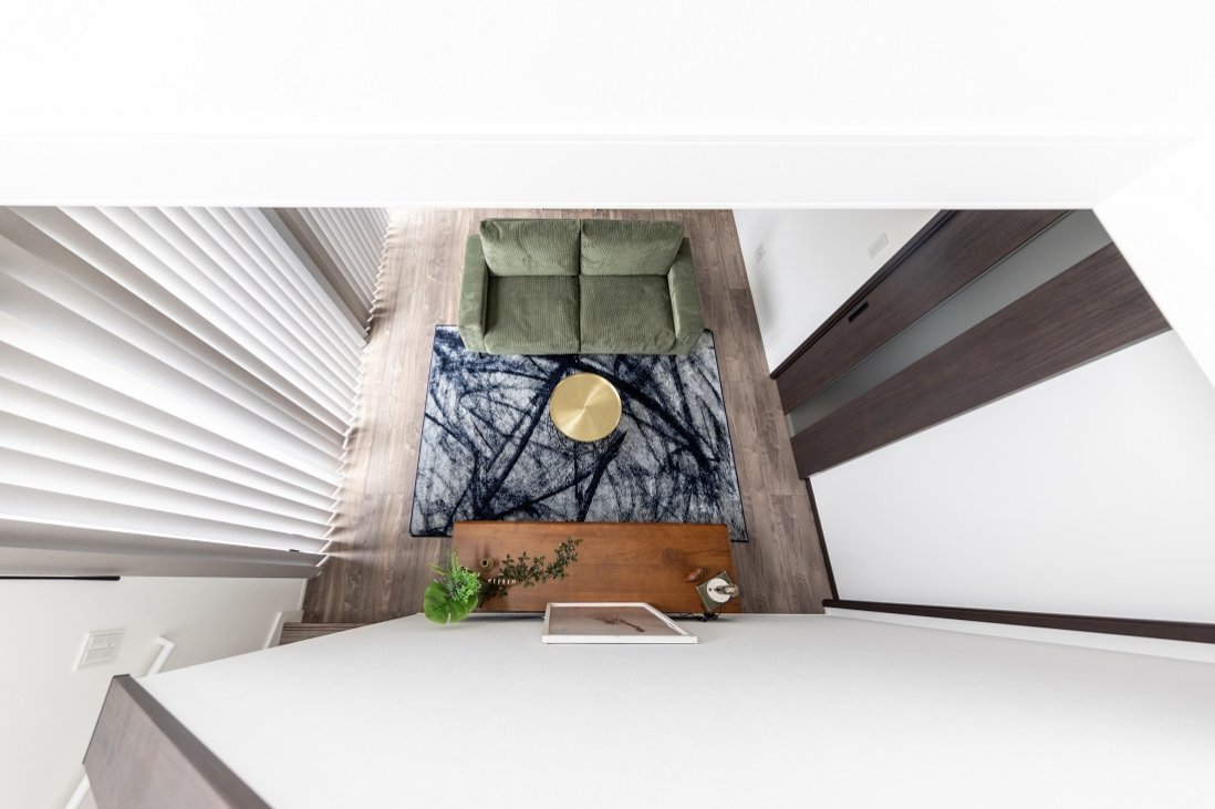 常に家族の気配を感じ、身近な距離を感じながら暮らせる吹き抜け空間