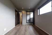 インナーバルコニーは、寝室からダイレクトに外に繋がれるリゾート空間