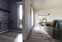 リビングとインナーバルコニーに隣接したスタディースペース