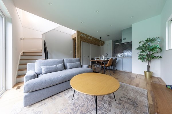 【ORHのクラシックかつクラス感あるシンプルモダンな家】