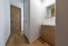 就寝時や起床時にもあると便利なセカンド洗面は、２階の掃除にも活躍！