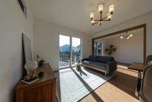 間仕切りを開放すると18帖の広さへと変貌する可変性のあるLDK