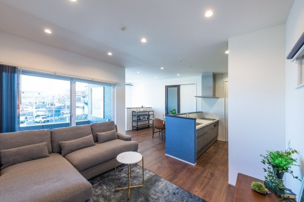 【２階リビングで開放感を叶えたガレージハウス】