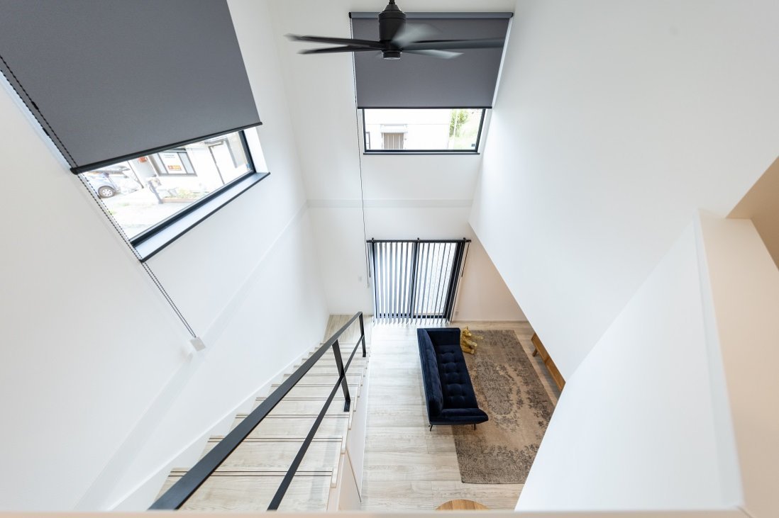 メゾネットのカフェのような穏やかな時間が流れる６帖の広い吹抜け