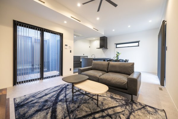 【夫婦の特別な時間が広がるリゾートライクな平屋】