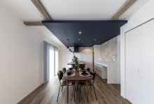 キッチンと横並びのダイニングは配膳や片付けがスゴク便利