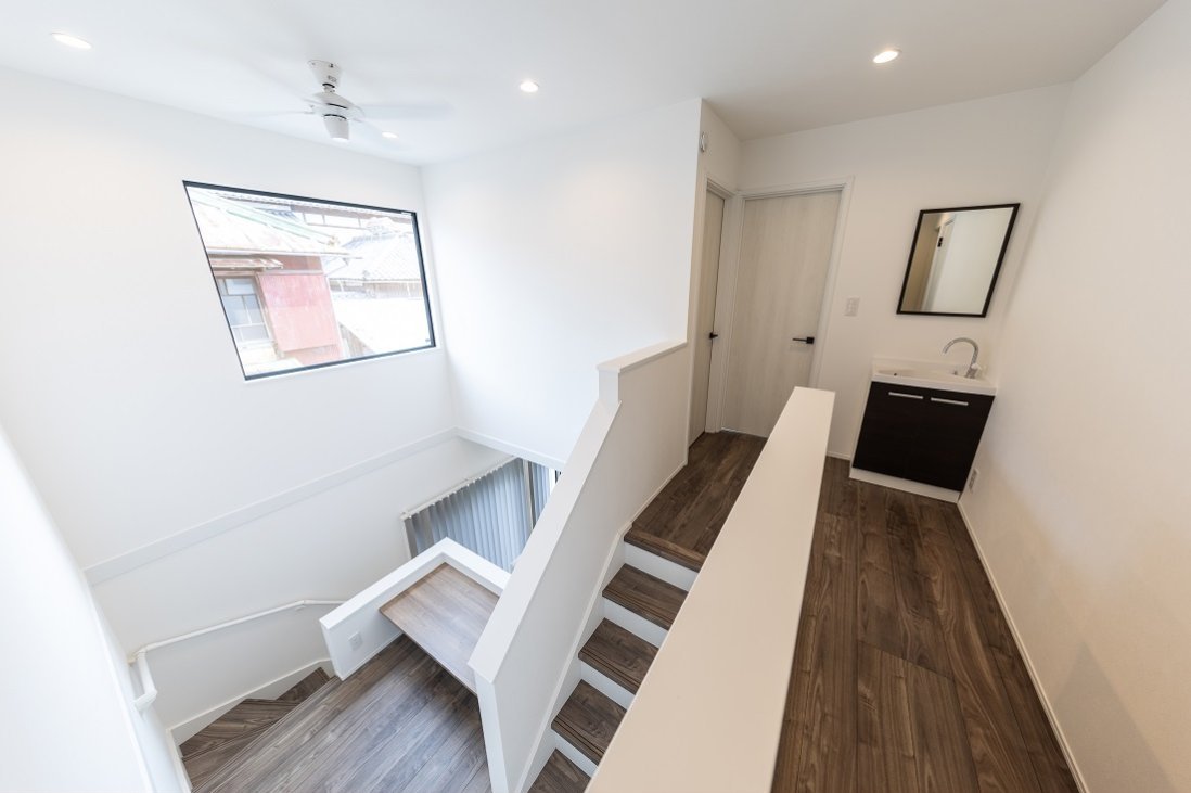 吹抜けとも相性が良いスキップフロアは、開放感抜群の中間領域！