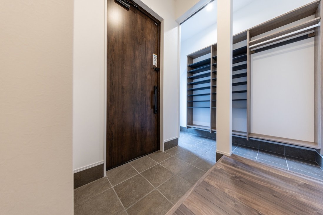 玄関には外出時に大変便利な大容量のシューズインクローゼット